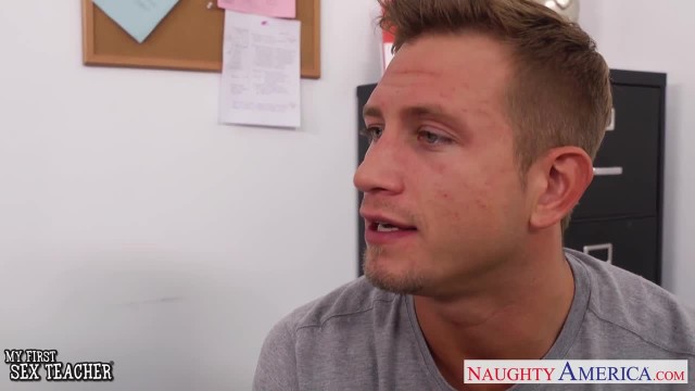 Начальница в чулках оседлала член менеджера - #1