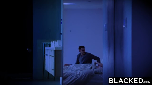 Темнокожая красотка вылизала подругу - #1