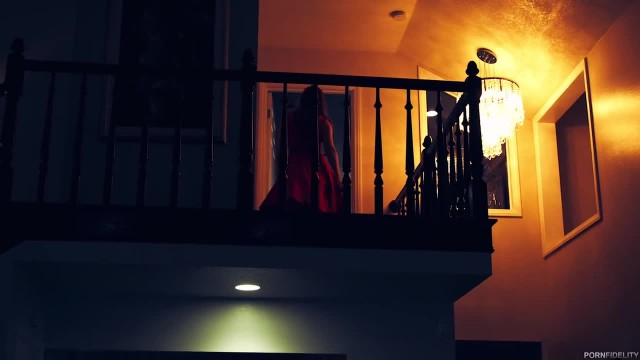 Красотка обкончалась в комнате утех - #1