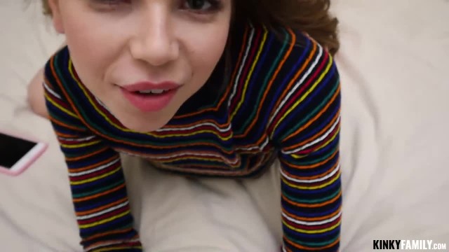 Миниатюрная девушка трахается с любовником